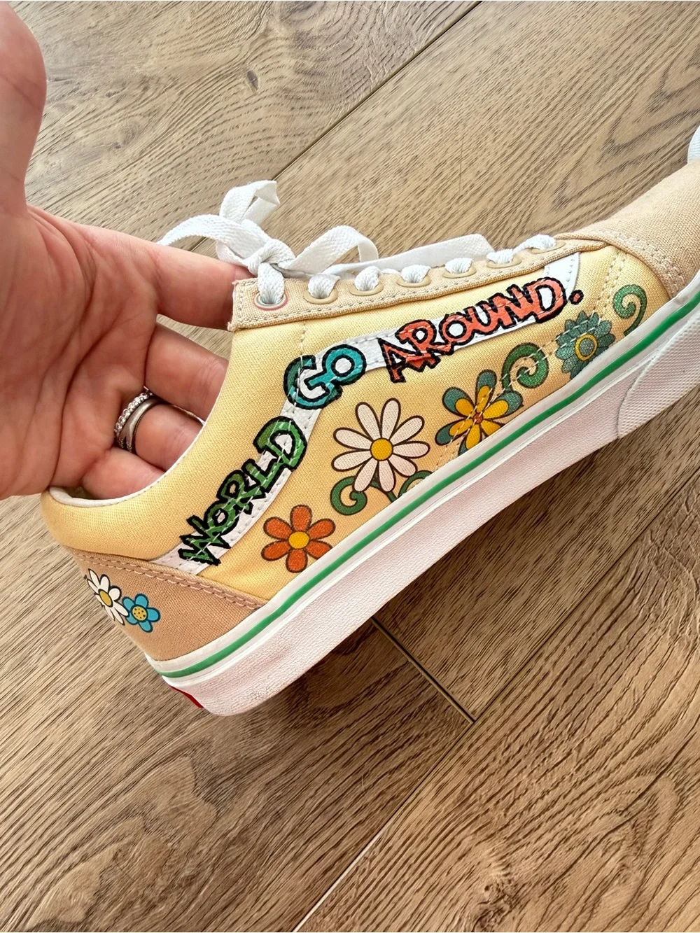 Vans Butter Yellow X  Elmo Sesame Street low top Sneaker - 7 men’s or 8.5 womens
